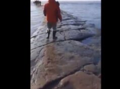 Странная каменная дорога в море каменная дорога